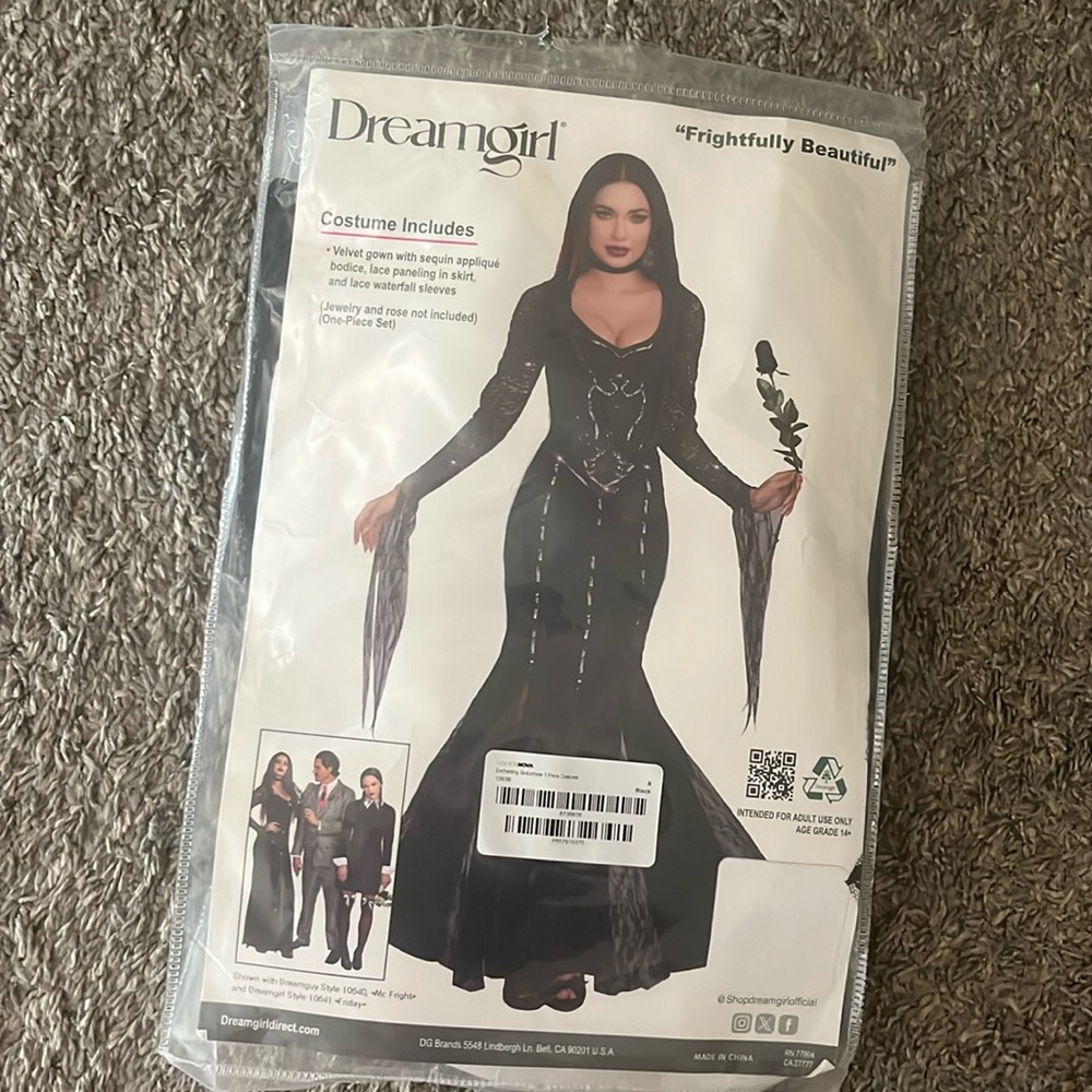 MORTICIA ADDAMS COSTUME